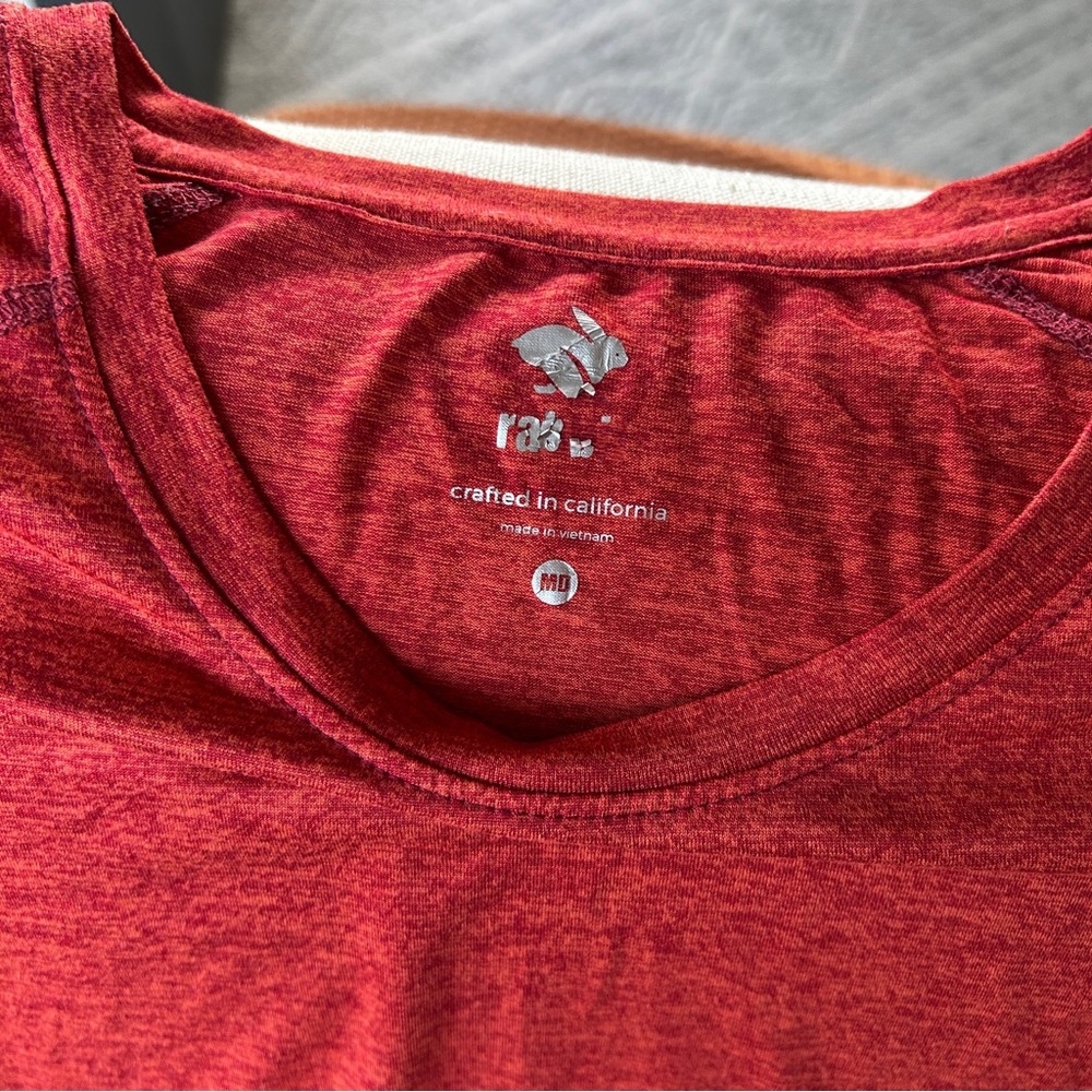 Women’s Rabbit Running Tee - Picture 2 of 2